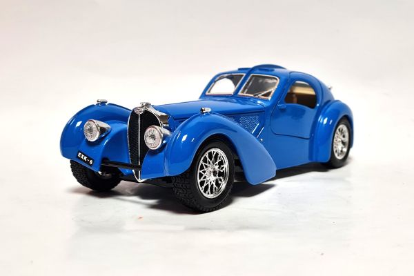 gebraucht! Bburago 0503 Bugatti Atlantic 1936 blau Maßstab 1:24 - fast wie neu