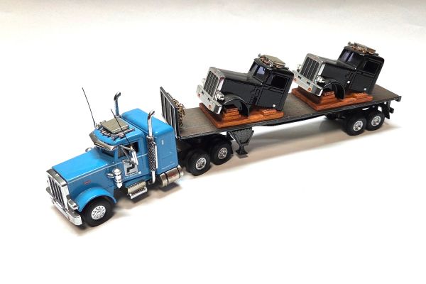 gebraucht! Matchbox Collectibles KS192 Peterbilt 359 Sattelzug mit Kabinenbauteilen blau - ganz leic