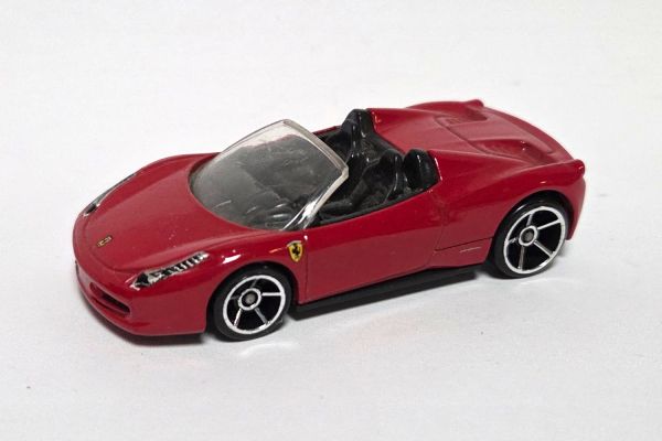 gebraucht! Hot Wheels Ferrari 458 Spider rot ca. 1:64 - ganz leicht bespielt