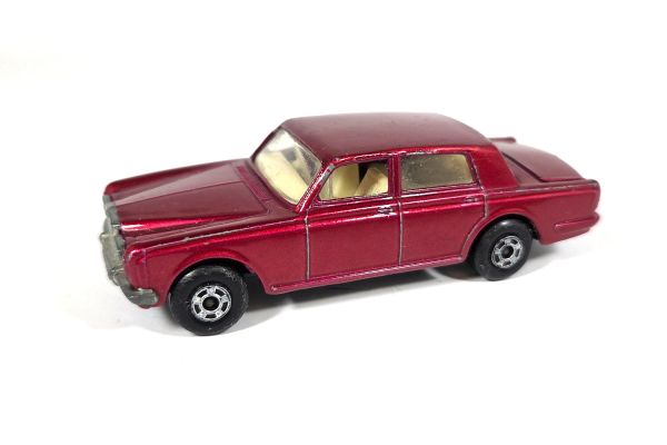 gebraucht! Matchbox No.24 Rolls Royce Silver Shadow rot metallic - leicht bespielt