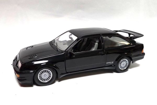 gebraucht! Minichamps Ford Sierra RS schwarz 1:18 - fast wie neu