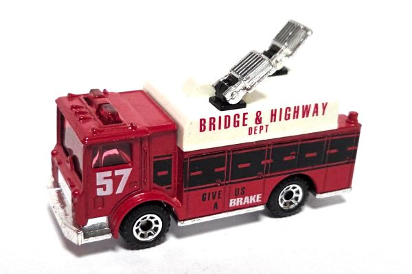 gebraucht! Matchbox Mack Auxiliary Power Truck Feuerwehr rot 1:84 - fast wie neu