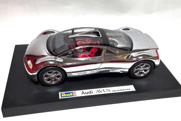 NOS! Revell 08830 Audi Avus Quattro 1994 chromesilber 1:18