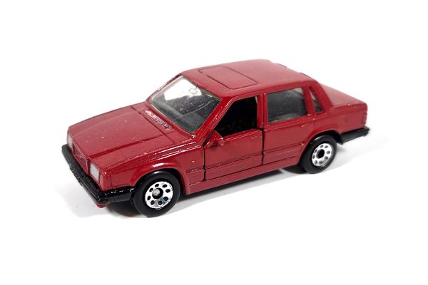 gebraucht! Matchbox Volvo 760 rot 1986 Maßstab 1:62 - ganz leicht bespielt