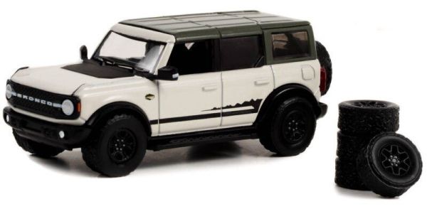 Greenlight 97140-E Ford Bronco Wildtrak with Spare Tires weiss/schwarz 2021 - The Hobby Shop 14 Maßs