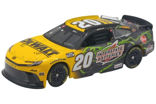 ARC Toyota Camry XSE #20 Christopher Bell DEWALT/Interstate Batteries 2025 schwarz/gelb 1:64