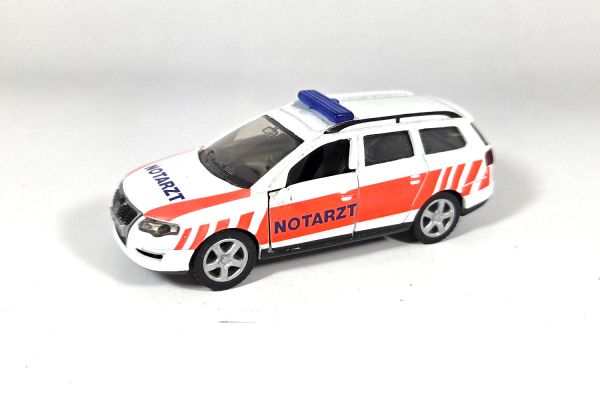 gebraucht! Siku 1307 VW Passat Variant B6 2.0 FSI Notarzt weiss/orange - ganz leicht bespielt