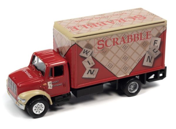 Johnny Lightning JLPC007-1 International Cargo Truck "Scrabble" rot 1999 - Pop Culture 2022 R2 Maßst