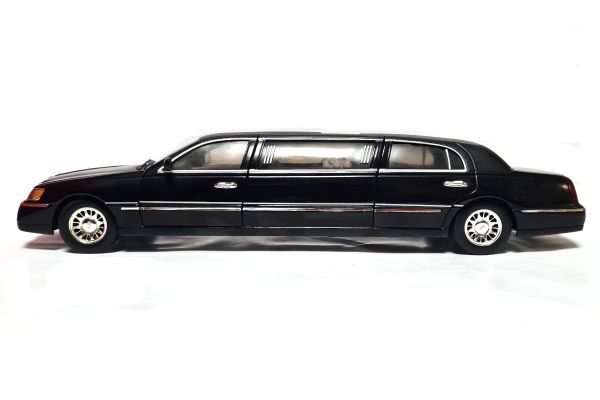 gebraucht! Sun Star 1250 Lincoln Town Car Stretch Limousine 1999 schwarz Maßstab 1:18 - fast wie neu