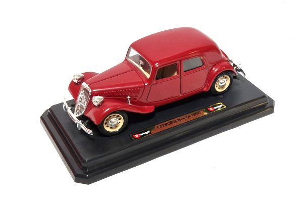gebraucht! Bburago 1501 Citroen 15 CV TA rot Maßstab 1:24 - fast wie neu