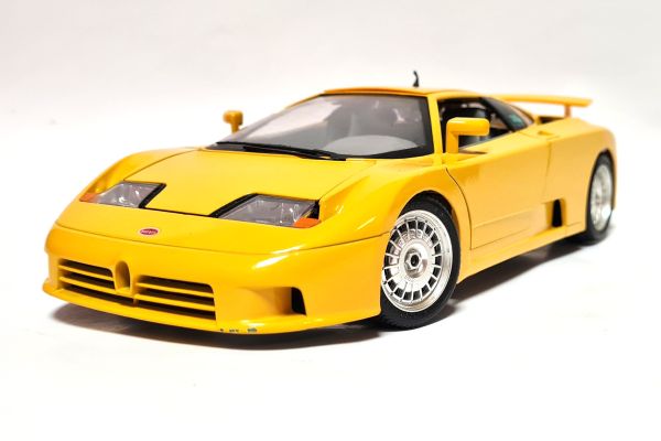 gebraucht! Bburago 3045 Bugatti EB110 1991 gelb Maßstab 1:18 - fast wie neu