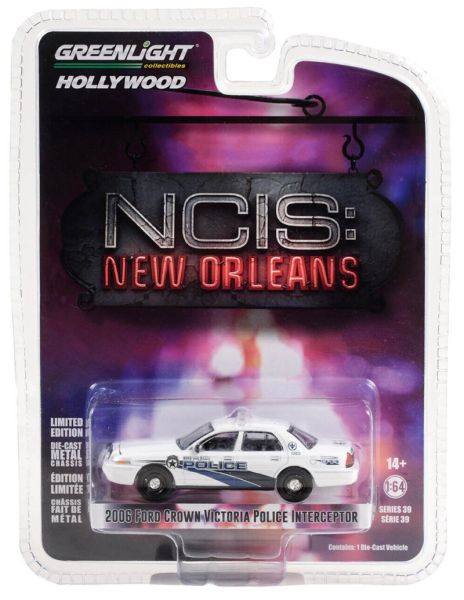 Greenlight 44990-E Ford Crown Victoria Police "NCIS:New Orleans" weiss 2006 - Hollywood 39 Maßstab 1