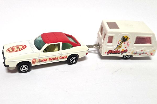 gebraucht! Majorette No.368 Ford Capri mit Wohnwagen Radio Monte Carlo weiss Maßstab 1:60 - ganz lei
