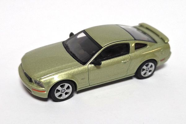 gebraucht! AutoArt Ford Mustang GT hellgrün metallic 1:64 - fast wie neu