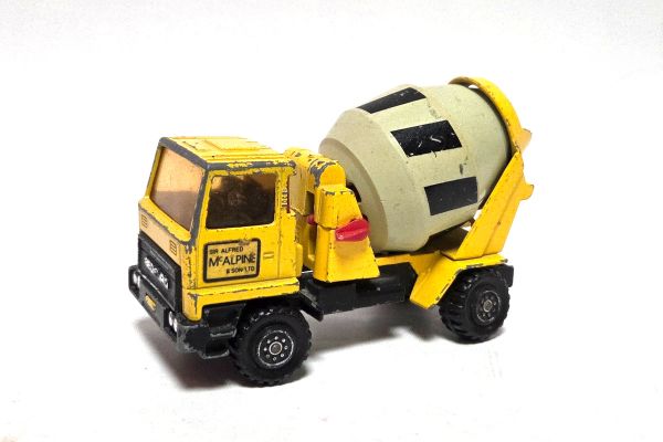gebraucht! Matchbox K-26 Bedford Ready Mix Concrete Truck gelb Super Kings - etwas bespielt