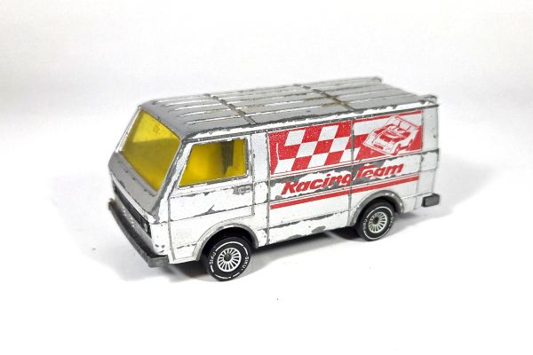 gebraucht! Siku 1334 VW LT28 Kastenwagen Racing Team silber - bespielt