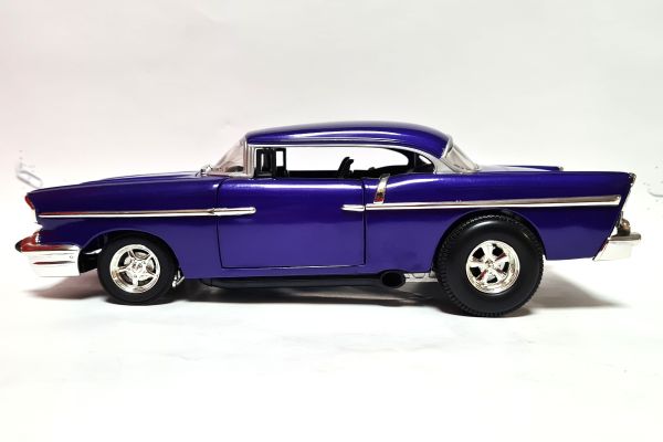 gebraucht! Hot Wheels 21356 Chevrolet Bel Air Dragster 1957 violett metallic Maßstab 1:18 - fast wie
