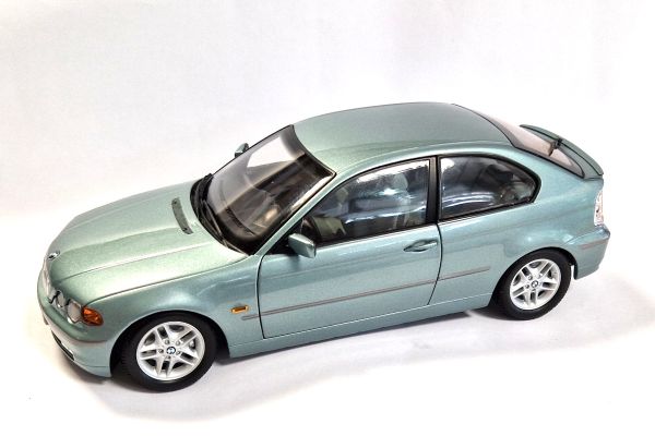 gebraucht! Kyosho 08561 BMW 325ti compact grün metallic Maßstab 1:18 - fast wie neu