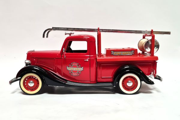 gebraucht! Solido Ford V8 Leiterwagen 1936 "Fire Dept. Seattle" rot/schwarz Maßstab 1:19 Modellauto
