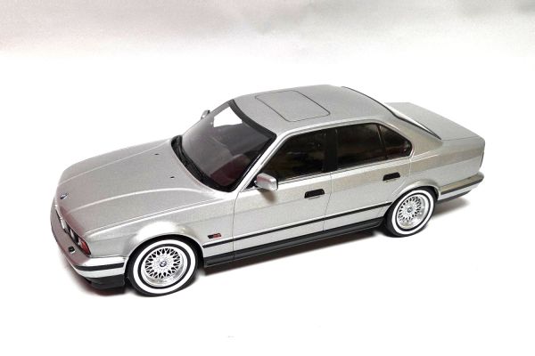 gebraucht! MCG BMW 535i (E34) silber 1:18 - fast wie neu