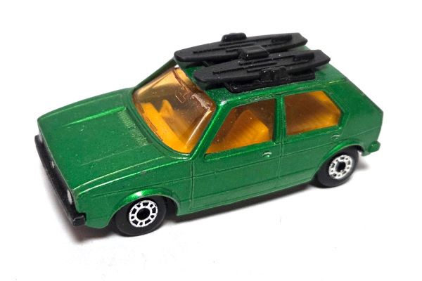 gebraucht! Matchbox No.7 VW Golf I mit Surfbrettern grün - ganz leicht bespielt