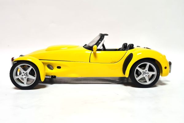 gebraucht! Autoart 78213 Panoz AIV Roadster 1998 gelb Maßstab 1:18 - fast wie neu