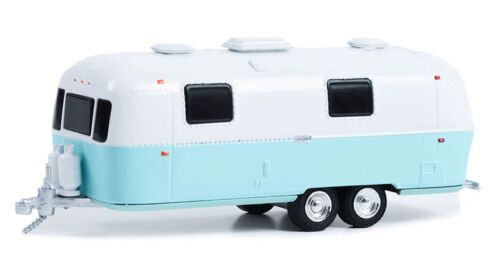 Greenlight 34130-D Airstream Double-Axle Land Yacht Safari Custom weiss/mintgrün 1971 - Hitched Home
