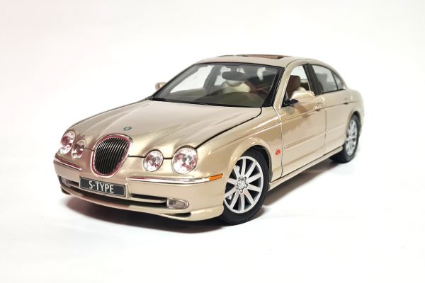 gebraucht! Maisto 31865 Jaguar S-Type 1999 light gold metallic Maßstab 1:18