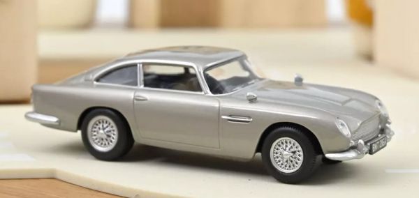 Norev 270523 Aston Martin DB5 silber 1963 - Jet Car Maßstab 1:43 Modellauto