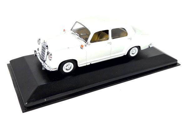 NOS! Minichamps Mercedes-Benz 180 Ponton (W120) hellgrau 1:43