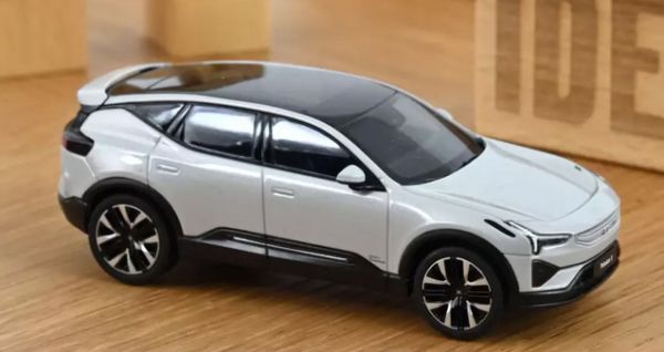 Norev Polestar 3, 2024 magnesium grau 1:43
