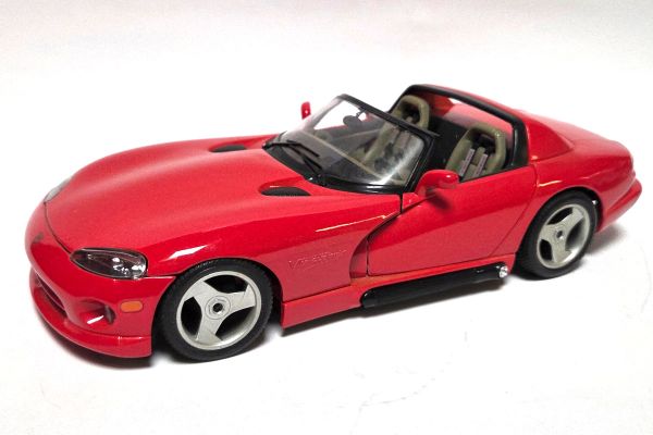 gebraucht! Bburago 3025 Dodge Viper RT/10 rot 1992 Maßstab 1:18 - fast wie neu