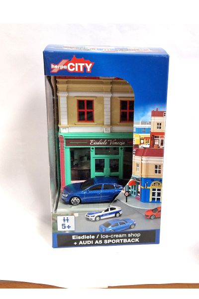 Herpa City 800051 Audi A5 Sportback blau Diorama mit Haus Maßstab 1:64 Modellauto