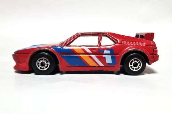 gebraucht! Matchbox BMW M1 rot/blau 1981 Maßstab 1:57 - leicht bespielt