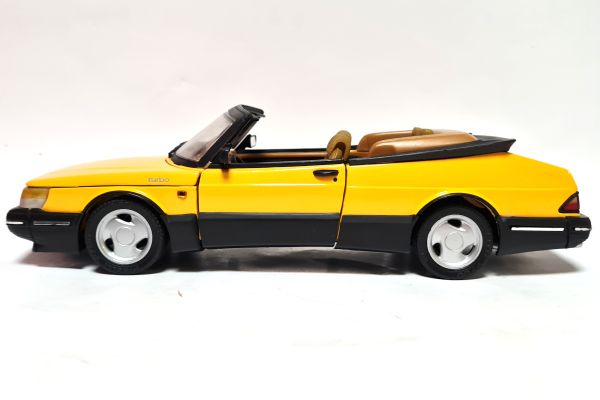 gebraucht! Anson 30307-W Saab 900 turbo gelb Maßstab 1:18 Modellauto - fast wie neu
