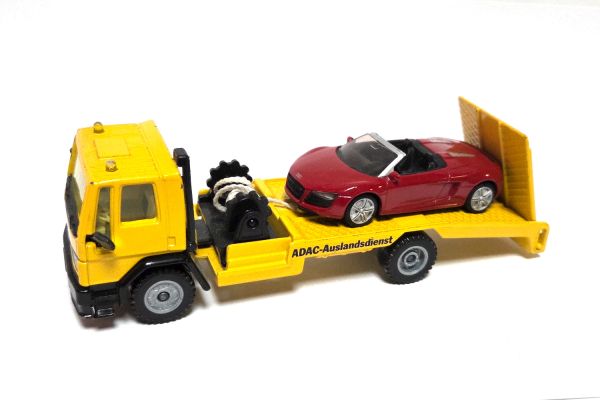 gebraucht! Siku 2520 Ford Cargo ADAC Abschleppwagen mit Audi R8 Spyder - leicht bespielt