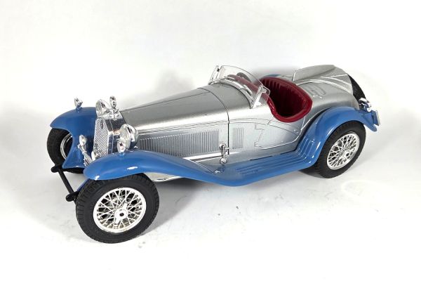 gebraucht! Bburago 3208 Alfa Romeo 2300 Spider 1932 silber/hellblau 1:18