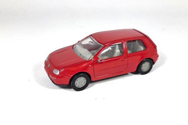 gebraucht! Siku 1090 Volkswagen VW Golf IV rot - leicht bespielt