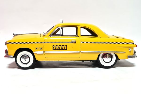 gebraucht! Mira Ford Coupe Taxi 1949 gelb Maßstab 1:18