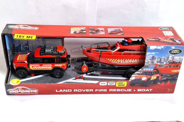Majorette 213716001 Land Rover Defender "Feuerwehr" mit Boot rot Licht+Sound Maßstab ca. 1:50