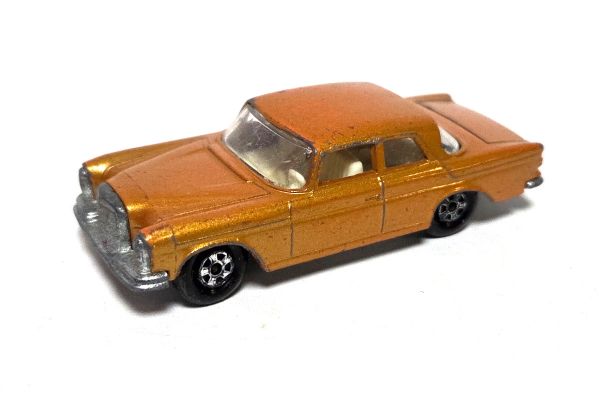 gebraucht! Matchbox No.46 Mercedes-Benz 300SE gold metallic Lesney - leicht bespielt