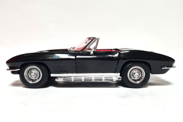 gebraucht! Revell Chevrolet Corvette Stingray 1963 schwarz/rot Maßstab 1:18 - fast wie neu