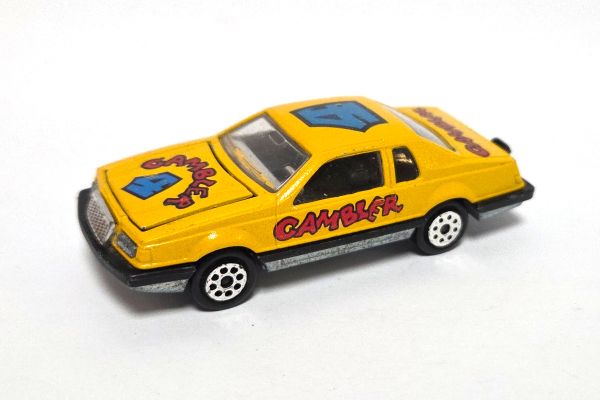 gebraucht! Majorette No.217 Ford Thunderbird gelb Cambler Maßstab 1:67 - ganz leicht bespielt