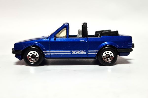 gebraucht! Matchbox Ford Escort XR3i Cabriolet blau 1985 Maßstab 1:56 - ganz leicht bespielt