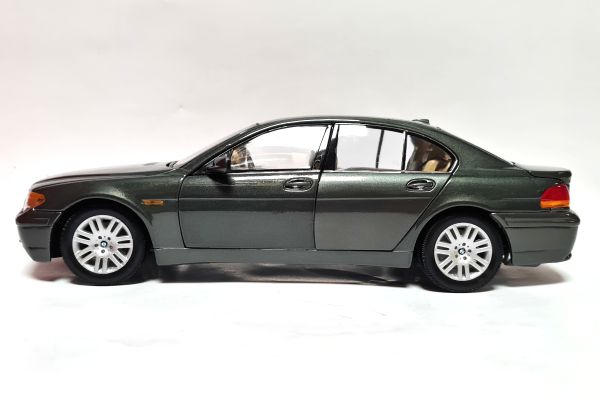 gebraucht! Welly 2512 BMW 745i (E65) 2001 grau Maßstab 1:18 - fast wie neu