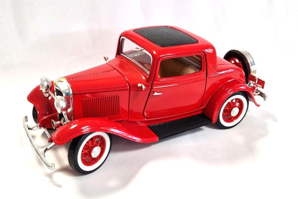 gebraucht! Road Legends 92248 Ford Coupe 3-Window rot 1932 Maßstab 1:18 - fast wie neu (Yatming)