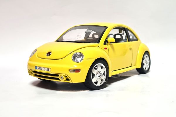gebraucht! Bburago 3302 VW New Beetle 1998 gelb Maßstab 1:18 - fast wie neu