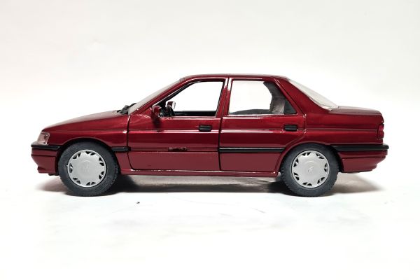 gebraucht! Schabak 1527 Ford Orion 1990 rot Maßstab 1:24 Modellauto
