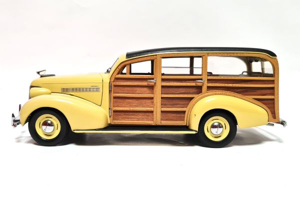 gebraucht! Motor City Classics Chevrolet Master Deluxe 1939 beige/holz Maßstab 1:18