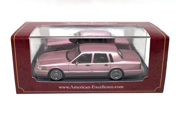 NOS! Neo 45508 Lincoln Town Car rosa metallic 1:43